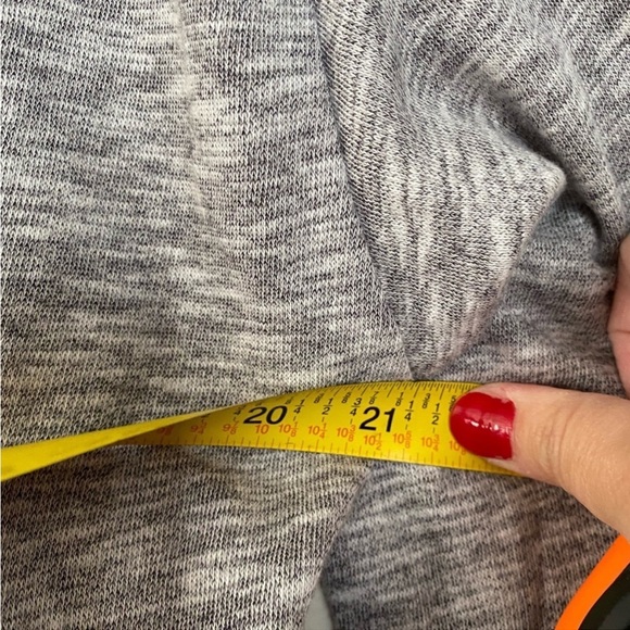 PINK Victoria’s Secret Gray Logo Pullover Sweatshirt Hoodie Size Small - Picture 7 of 7